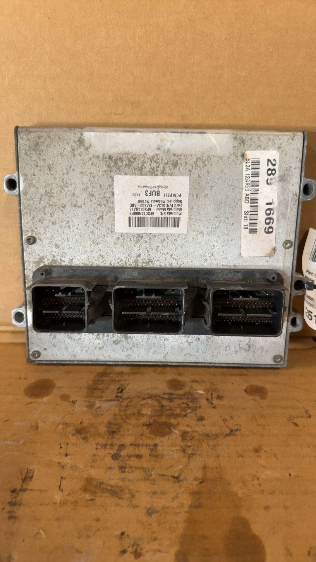 Engine Control Module (ECM/PCM) from a 2005 Ford F-150, photo 1