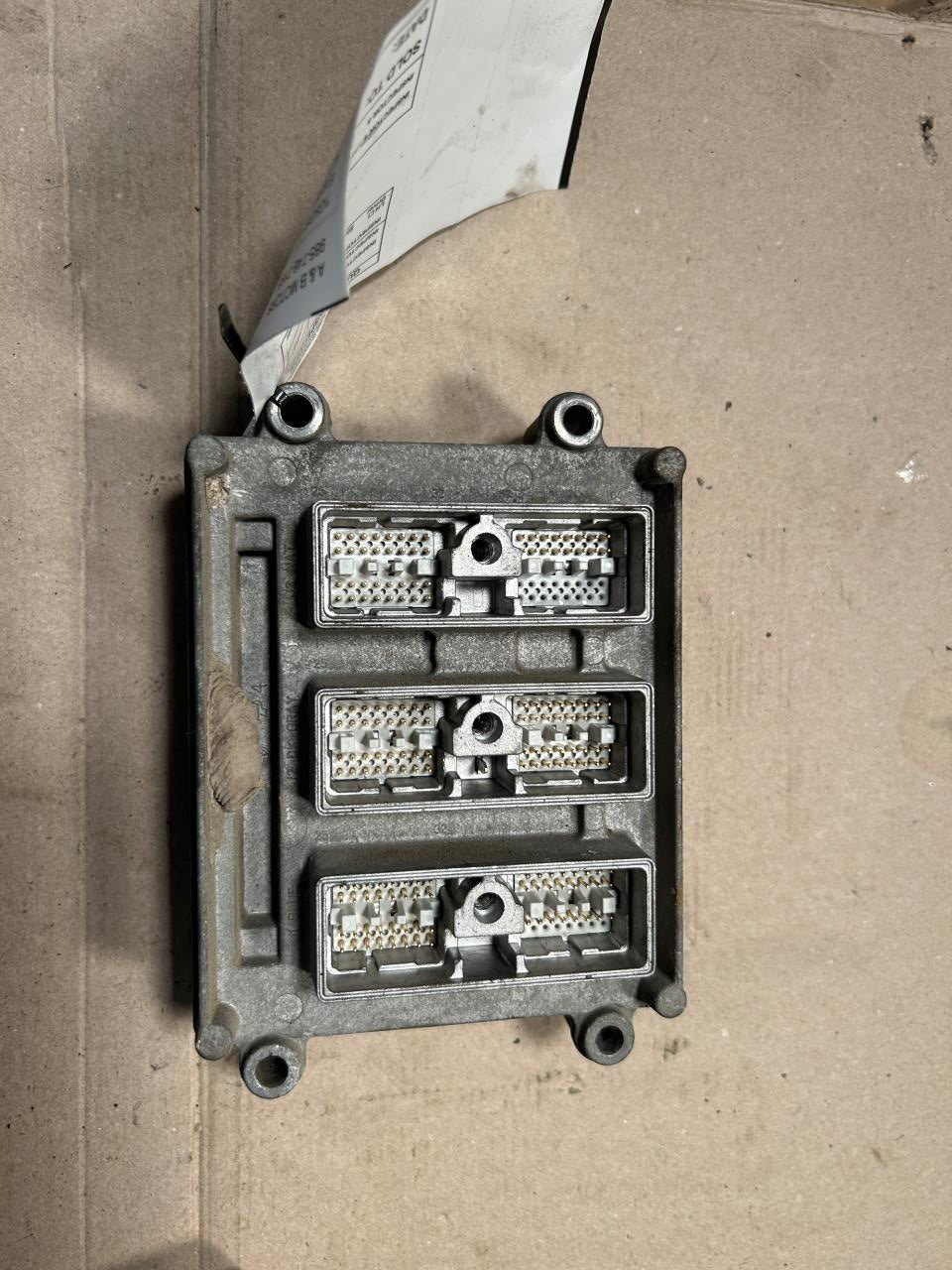 Engine Control Module (ECM/PCM) from a 2003 GMC Envoy, photo 2
