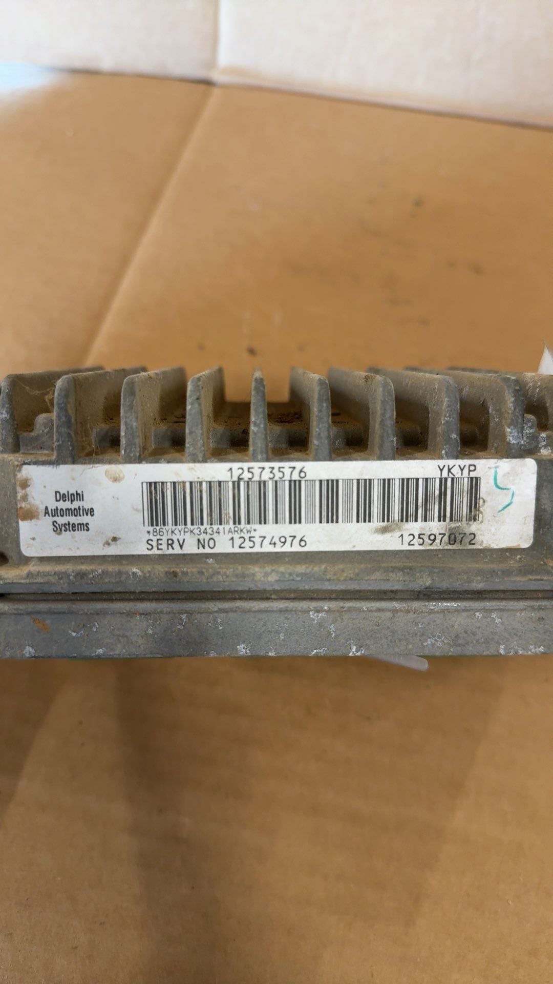 Engine Control Module (ECM/PCM) from a 2005 GMC Envoy XL, photo 3