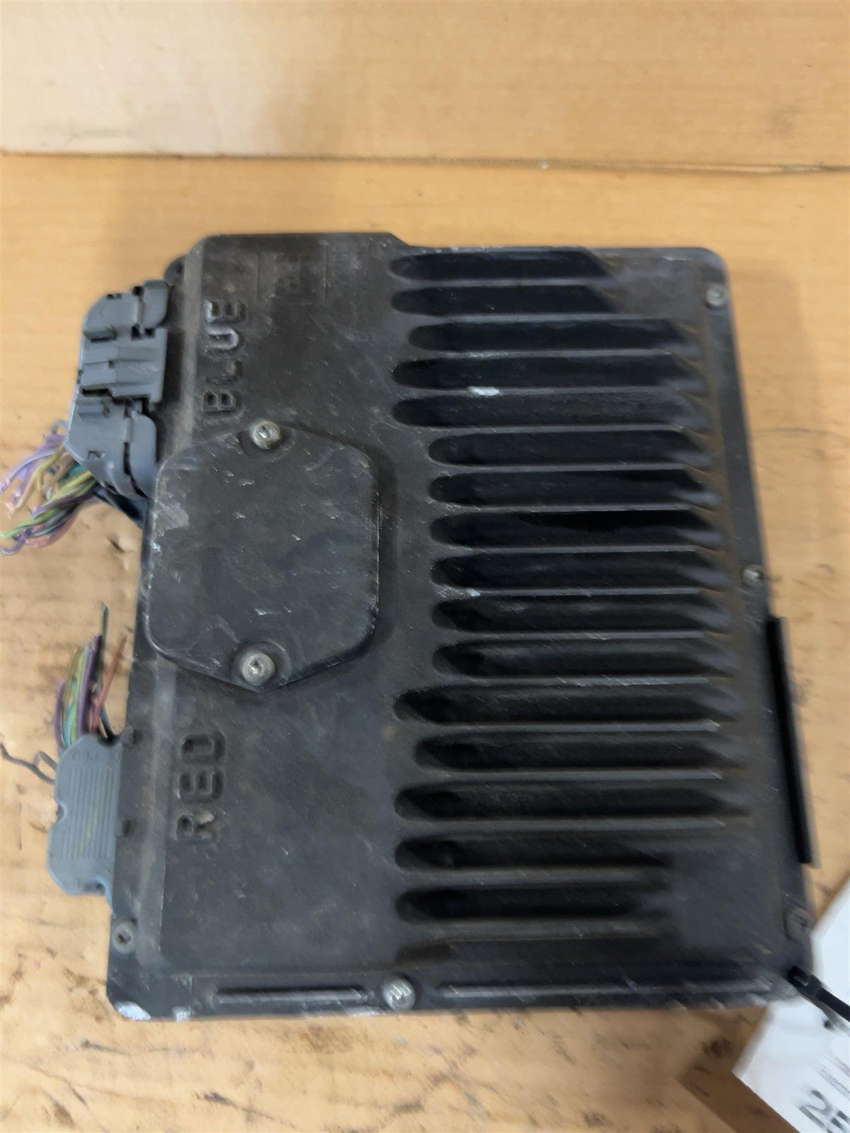 Engine Control Module (ECM/PCM) from a 1996 Chevrolet Blazer, photo 1