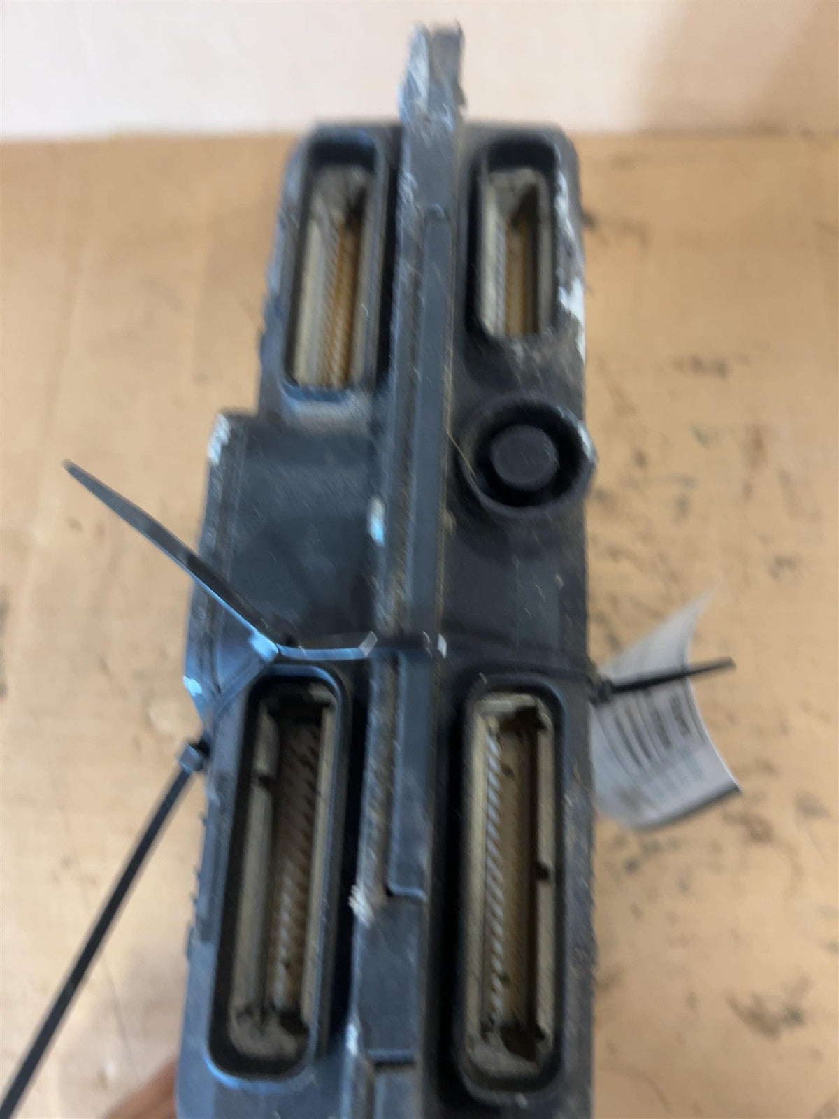 Engine Control Module (ECM/PCM) from a 1998 Chevrolet Blazer, photo 3