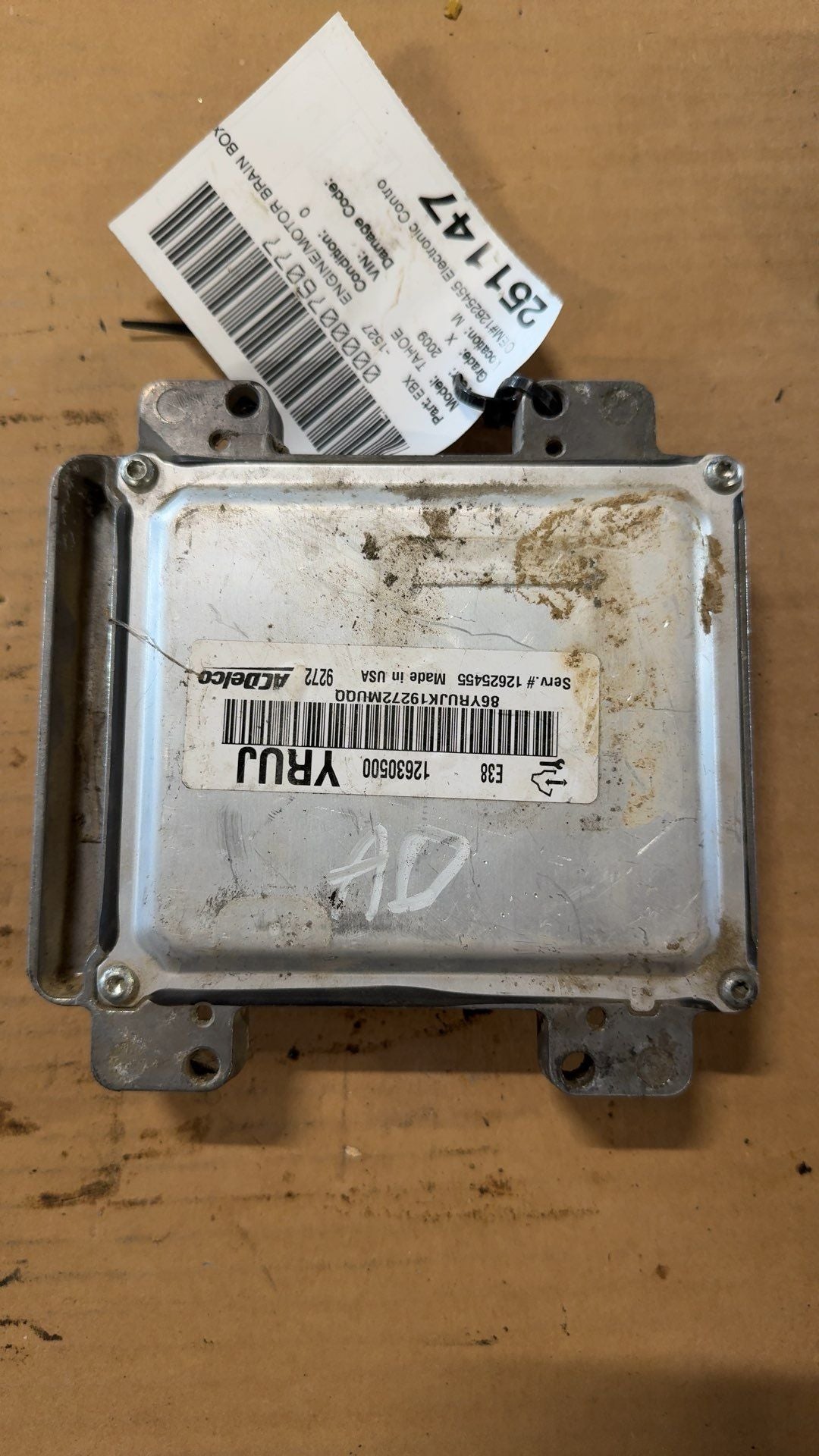 Engine Control Module (ECM/PCM) from a 2009 Chevrolet Tahoe, photo 2