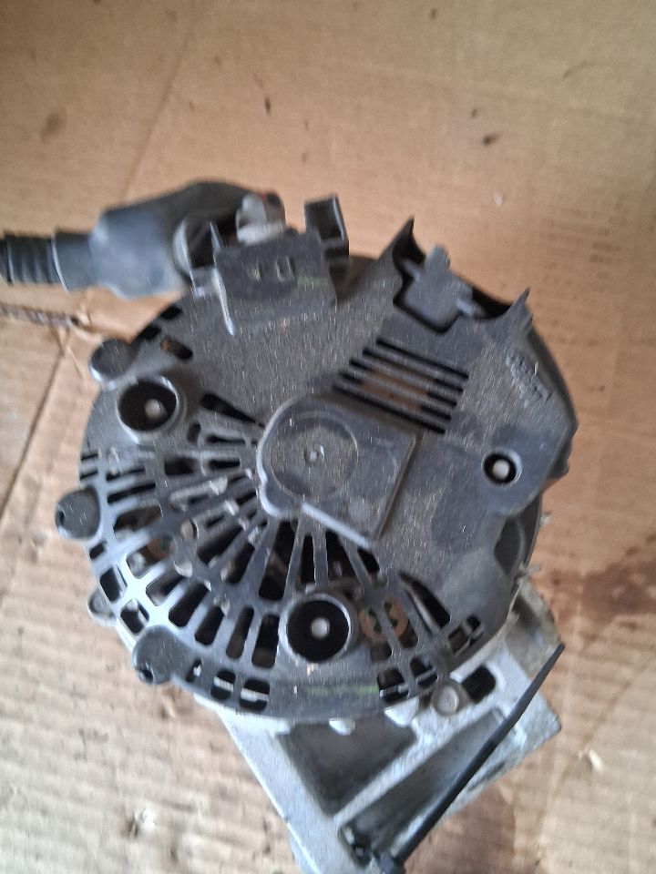 Alternator from a 2013 Chevrolet Equinox, photo 3