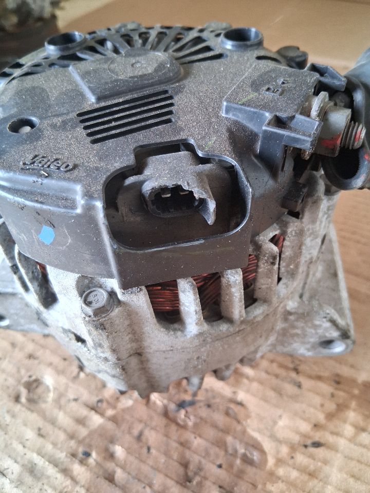 Alternator from a 2013 Chevrolet Equinox, photo 4