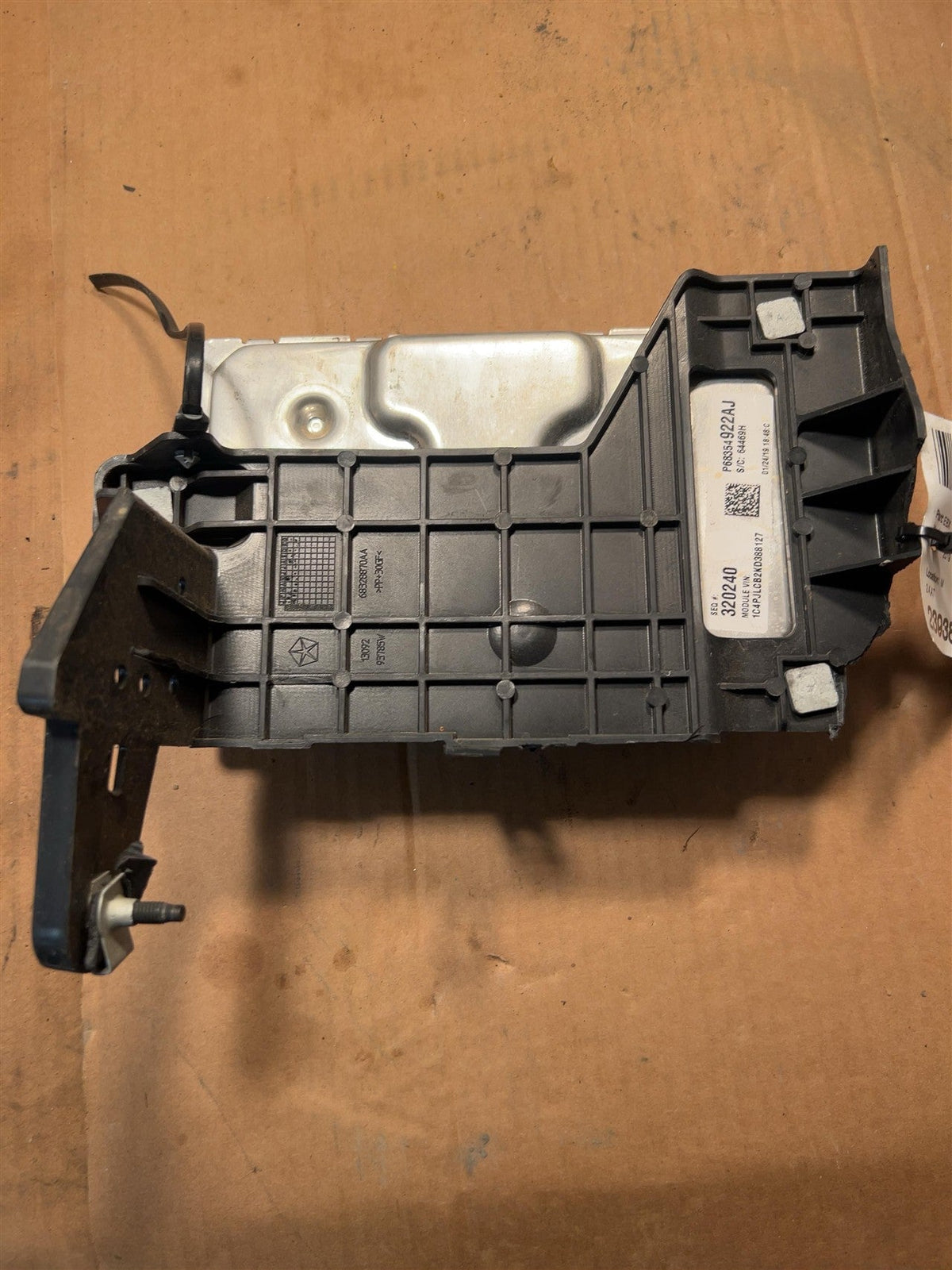 Engine Control Module (ECM/PCM) from a 2019 Jeep Cherokee, photo 1