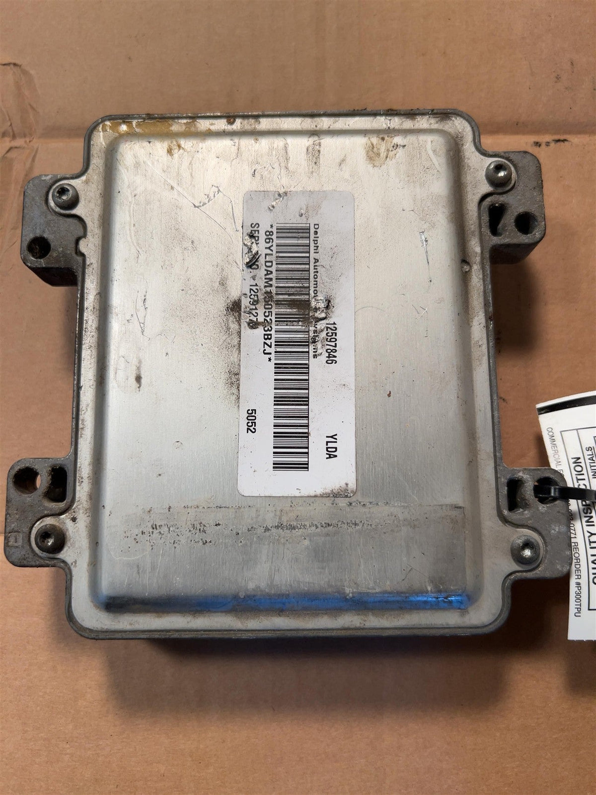 Engine Control Module (ECM/PCM) from a 2005 Chevrolet Malibu, photo 1
