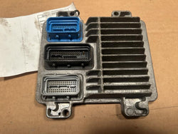 Engine Control Module (ECM/PCM) from a 2005 Chevrolet Malibu, photo 1