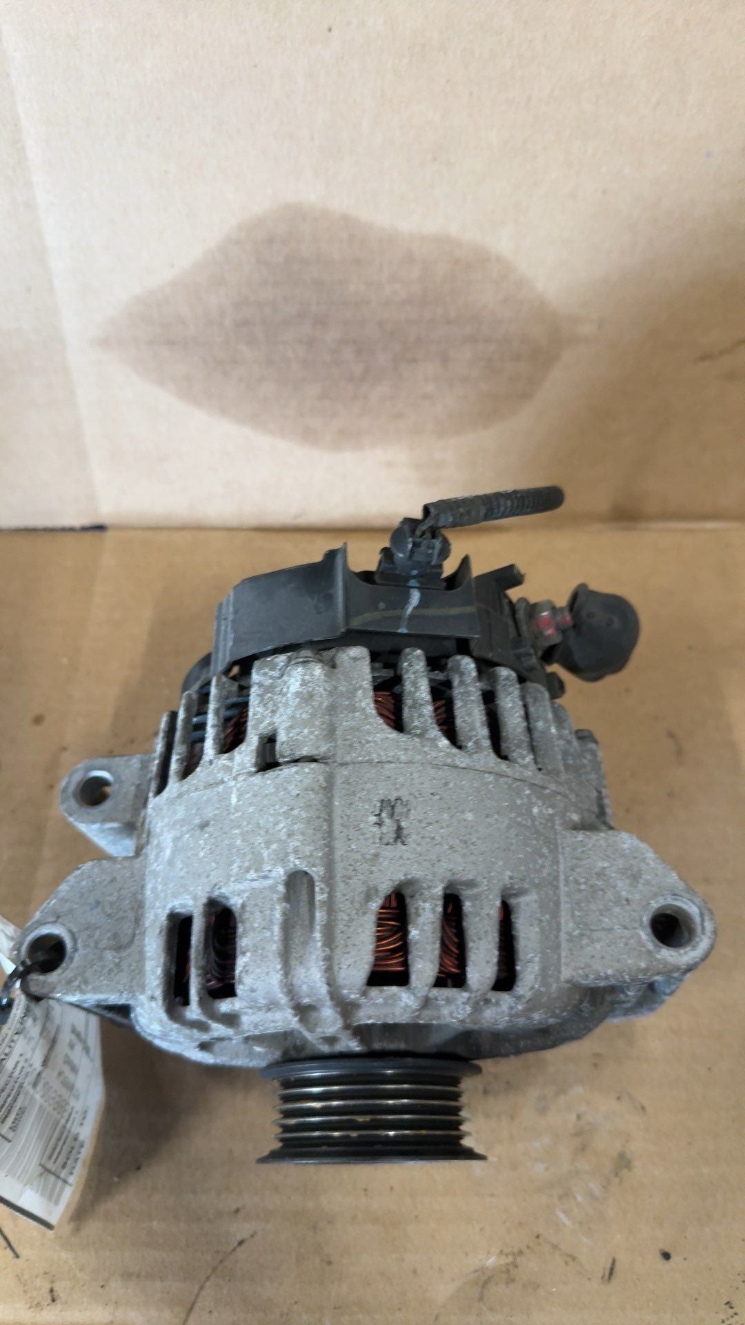 Alternator from a 2011 Chevrolet Equinox, photo 2