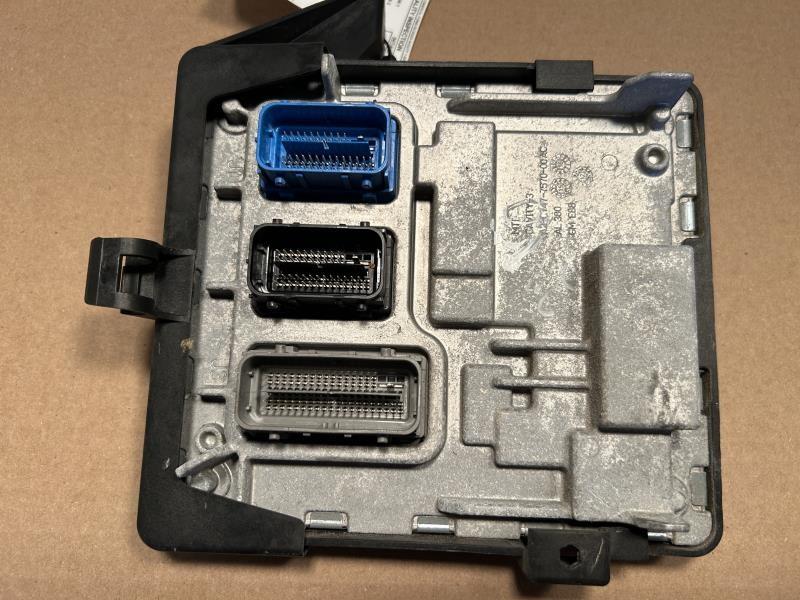 Engine Control Module (ECM/PCM) from a 2018 Chevrolet Malibu, photo 1
