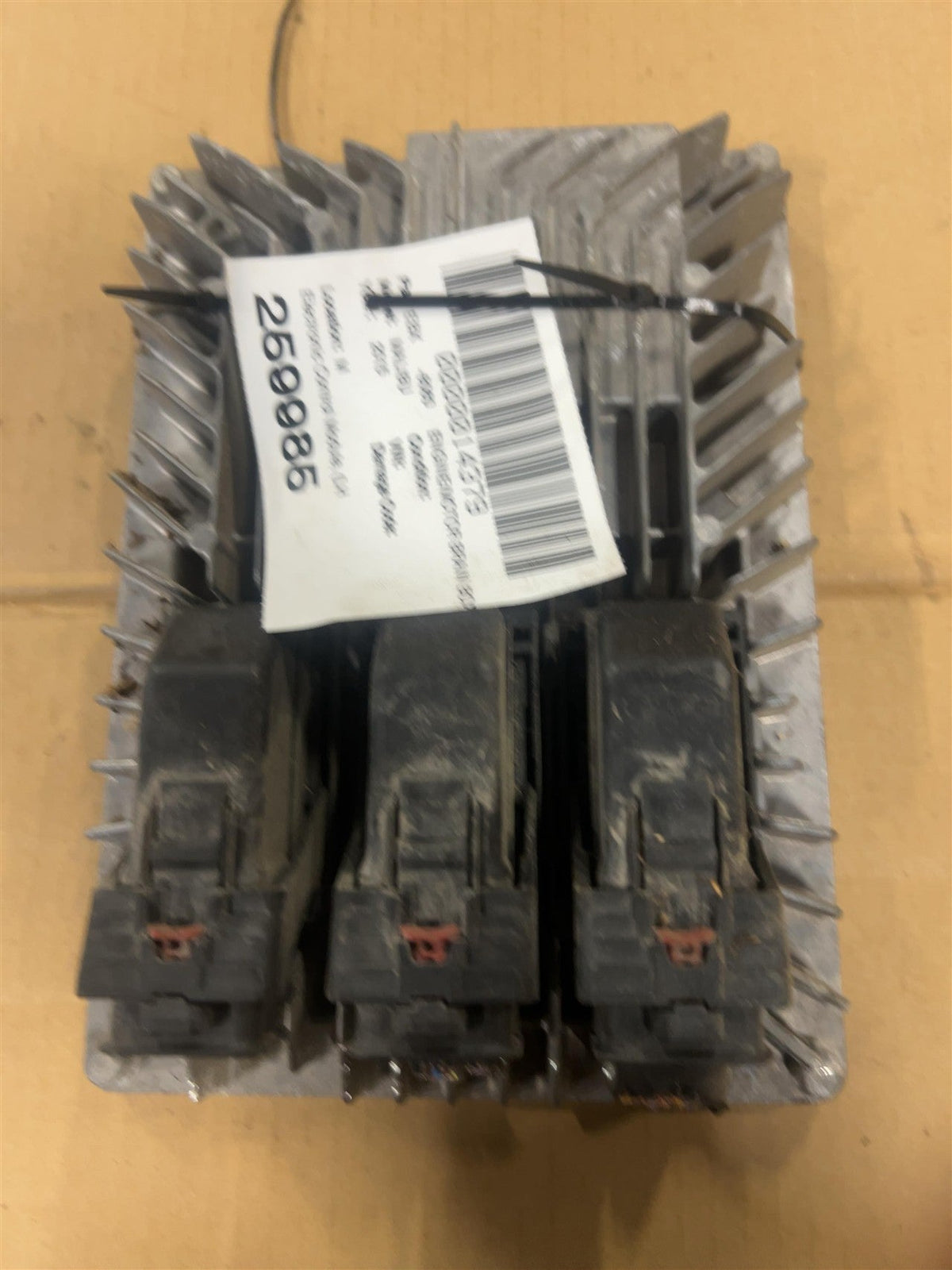 Engine Control Module (ECM/PCM) from a 2015 Chevrolet Malibu, photo 1