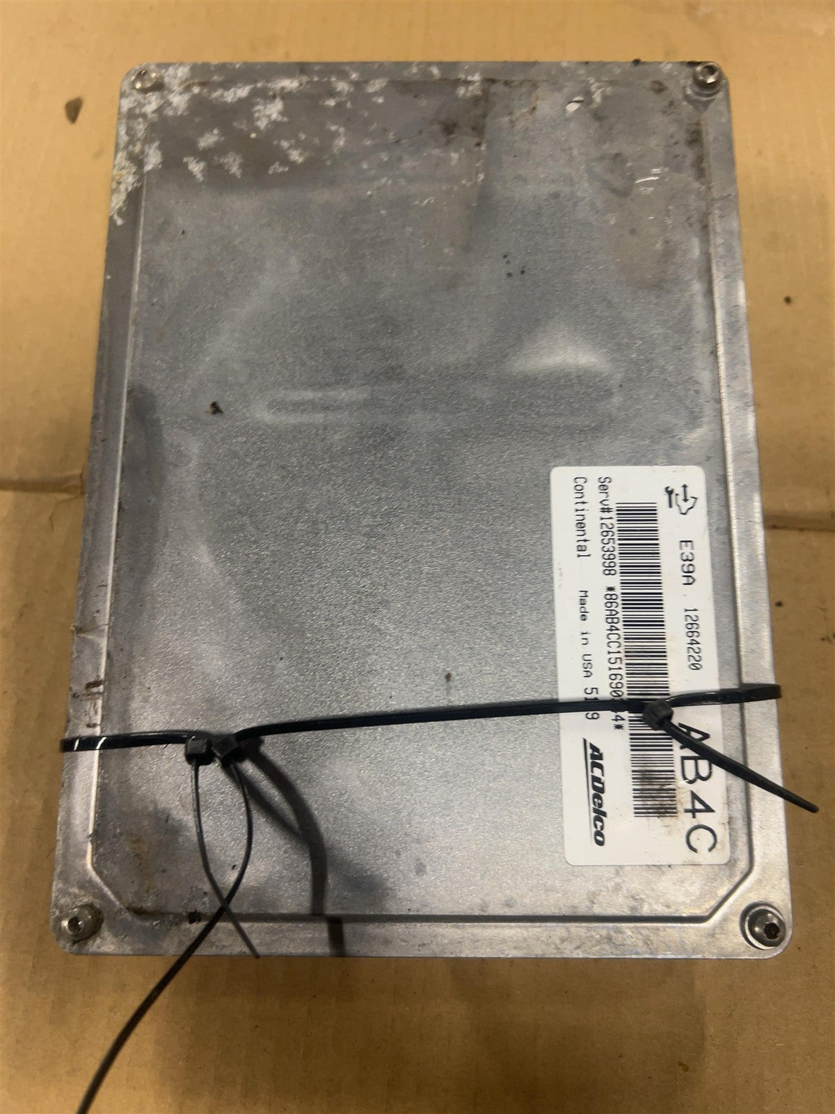 Engine Control Module (ECM/PCM) from a 2015 Chevrolet Malibu, photo 2