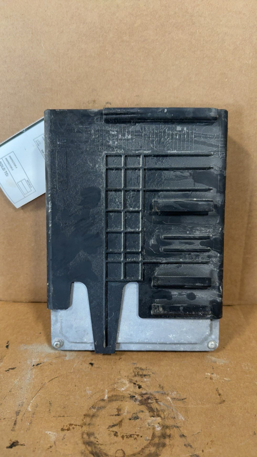 Engine Control Module (ECM/PCM) from a 2015 Chevrolet Malibu, photo 2