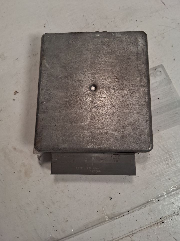 Engine Control Module (ECM/PCM) from a 2000 Mercury Grand Marquis, photo 4