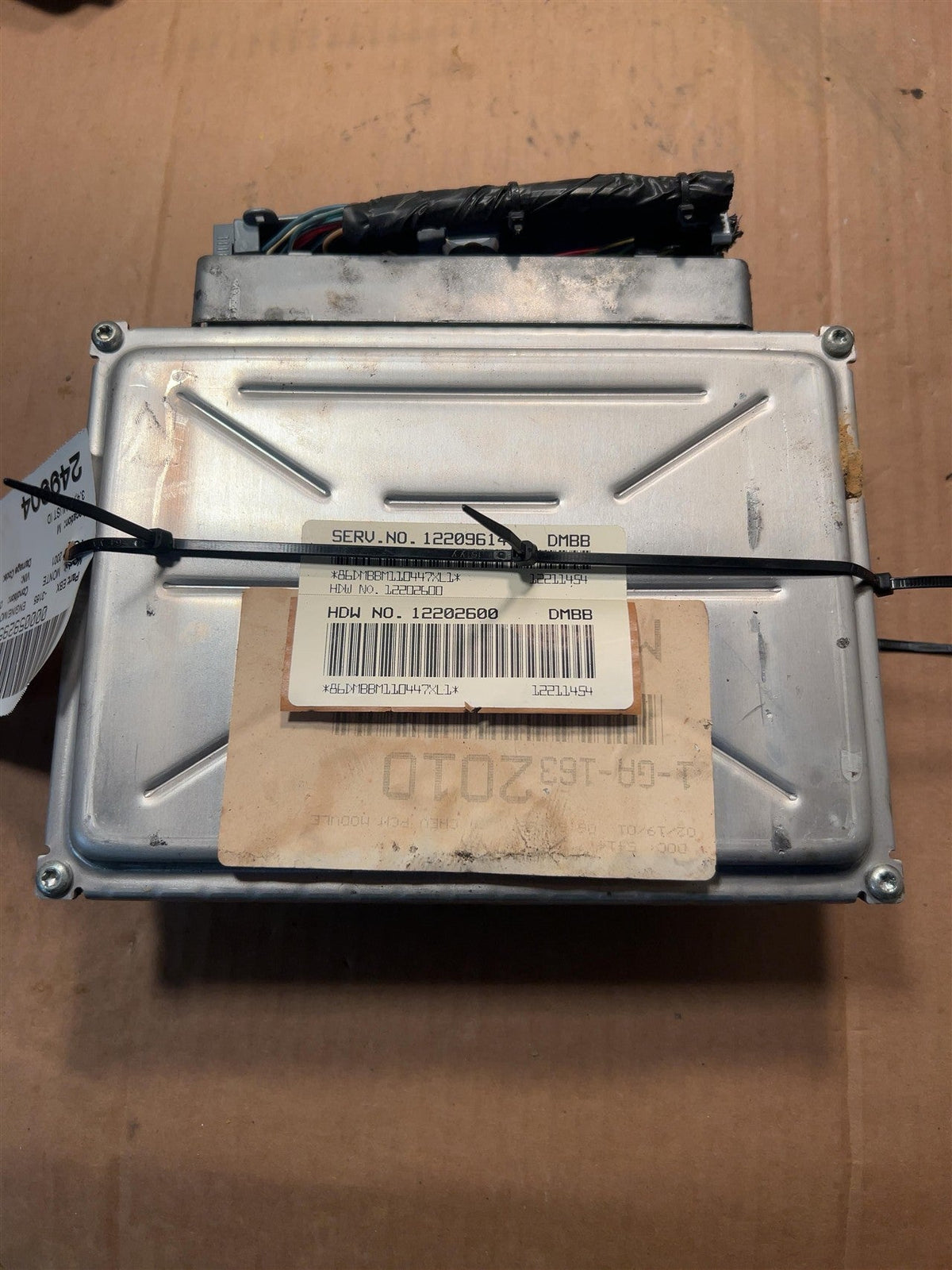 Engine Control Module (ECM/PCM) from a 2001 Chevrolet Monte Carlo, photo 1