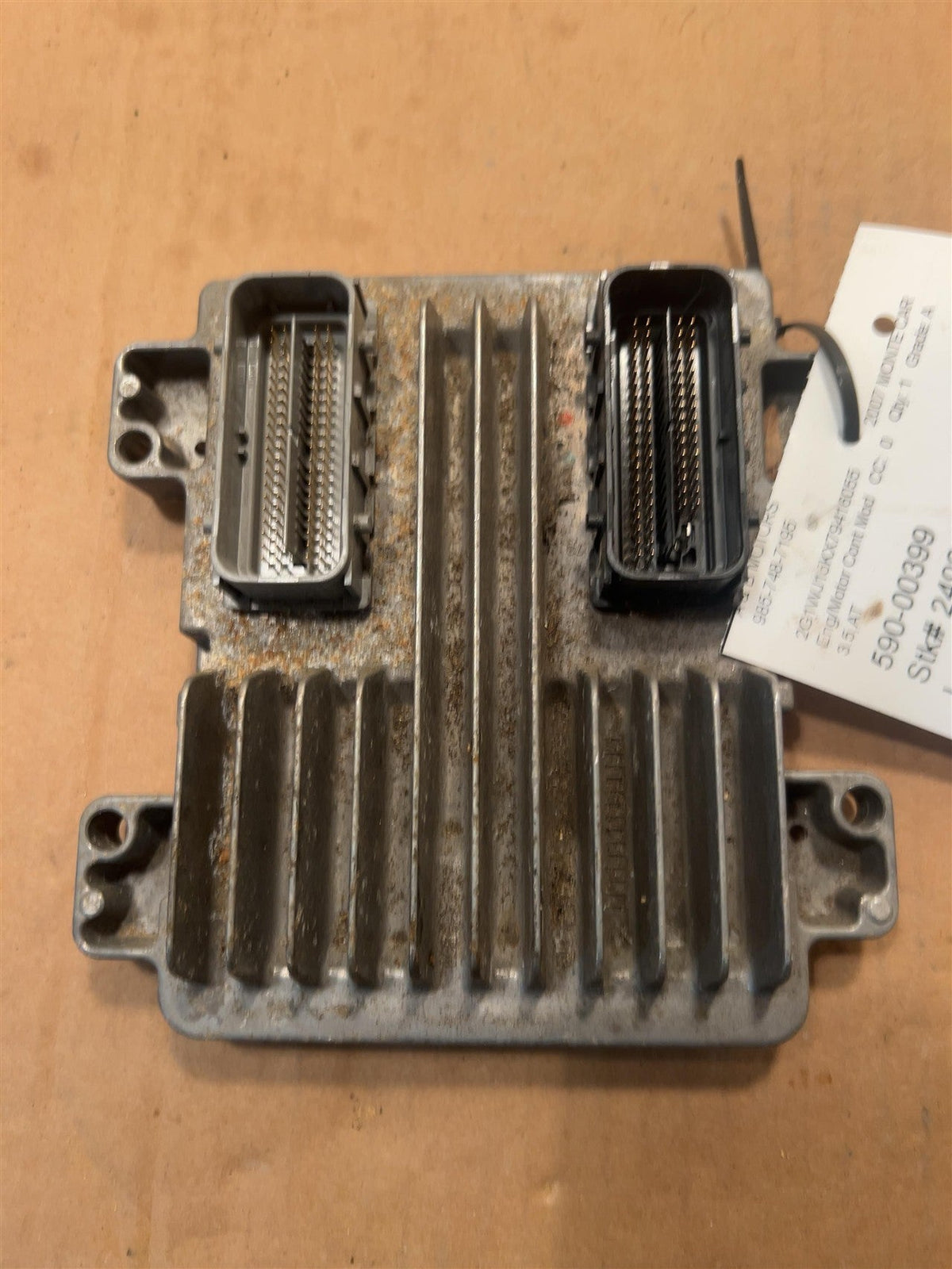 Engine Control Module (ECM/PCM) from a 2007 Chevrolet, photo 1