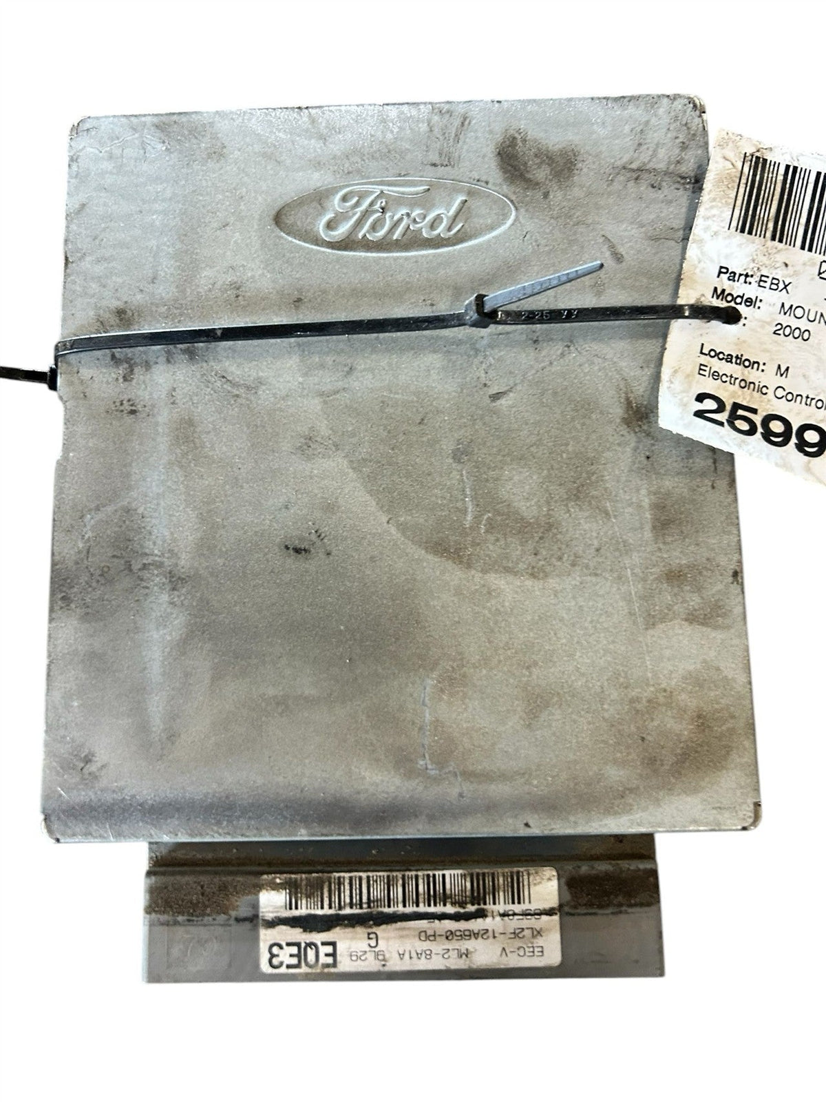 Engine Control Module (ECM/PCM) from a 2000 Mercury Mountaineer, photo 2