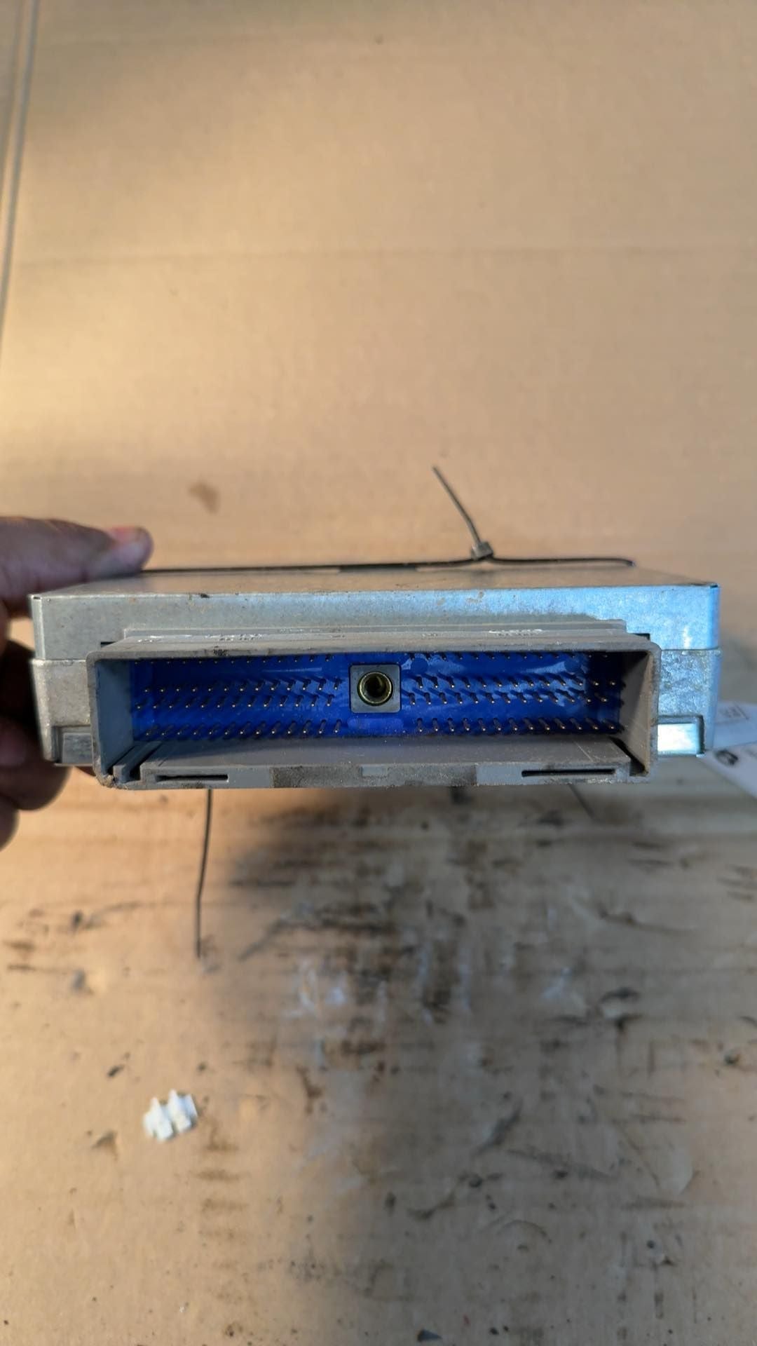 Engine Control Module (ECM/PCM) from a 1999 Mercury Mountaineer, photo 3