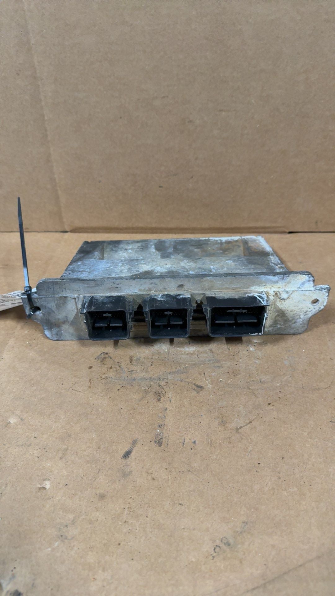 Engine Control Module (ECM/PCM) from a 2006 Ford Mustang, photo 1