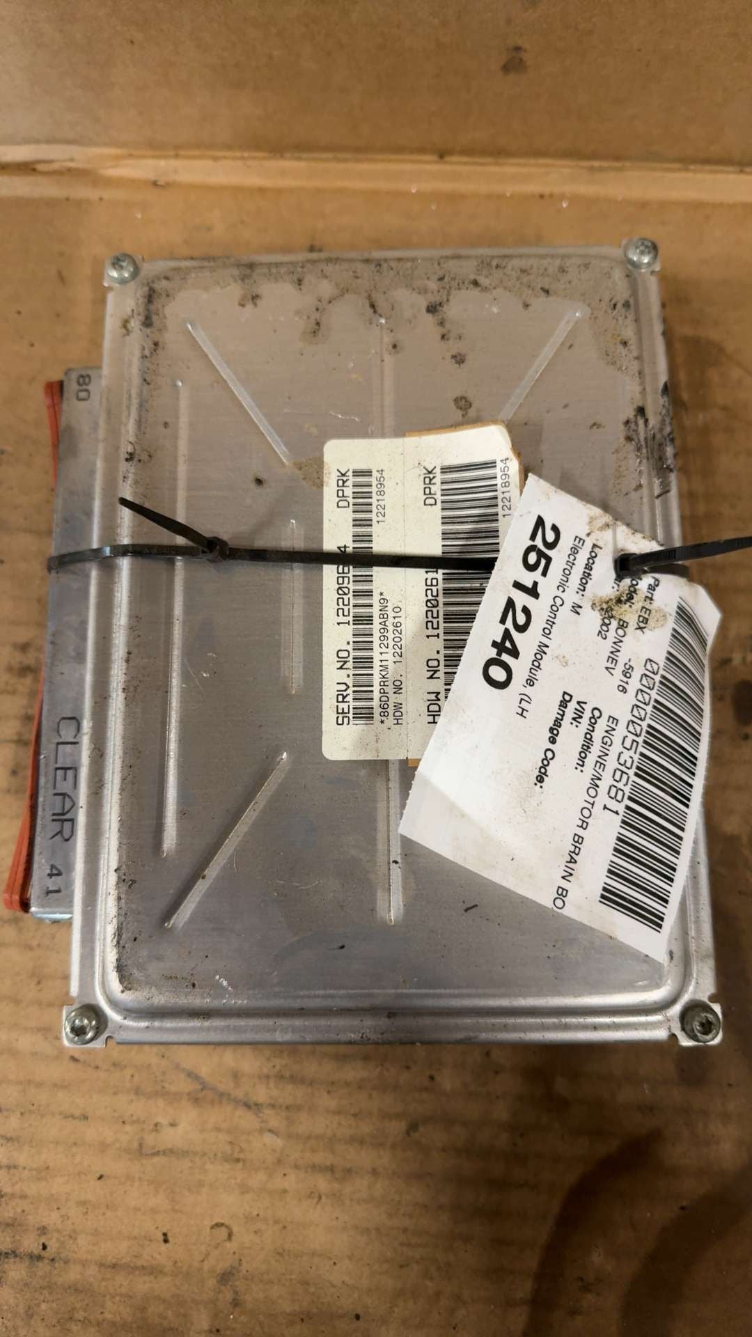 Engine Control Module (ECM/PCM) from a 2002 Pontiac Bonneville, photo 1