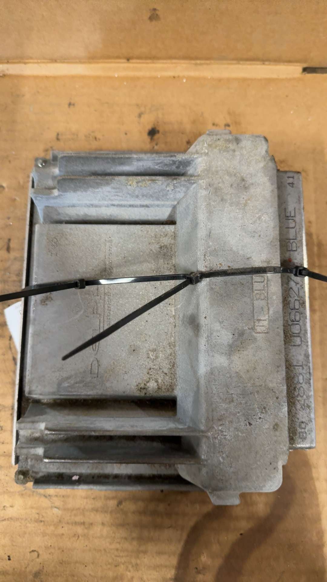 Engine Control Module (ECM/PCM) from a 2002 Pontiac Bonneville, photo 2