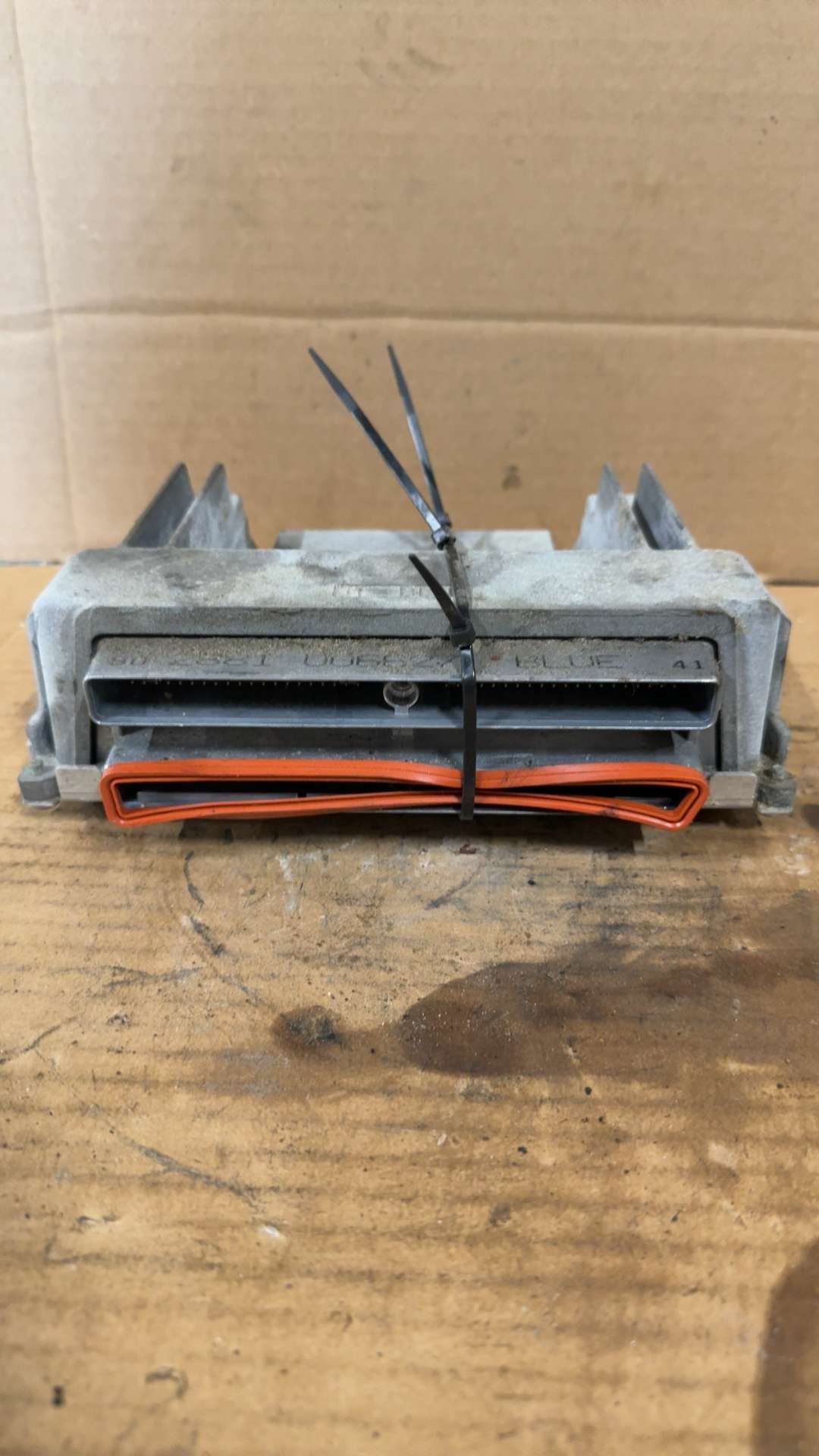 Engine Control Module (ECM/PCM) from a 2002 Pontiac Bonneville, photo 3