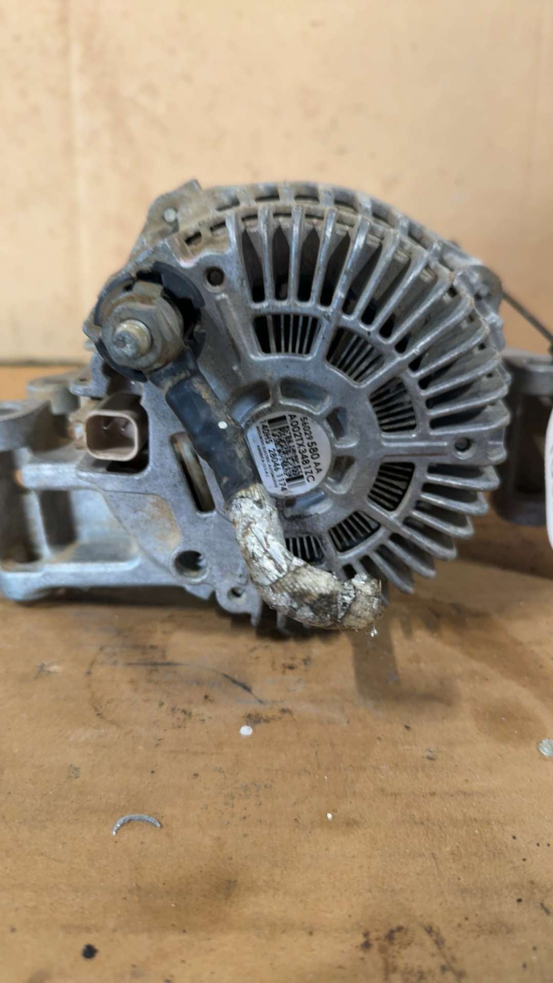 Alternator from a 2014 Dodge Dart, photo 3