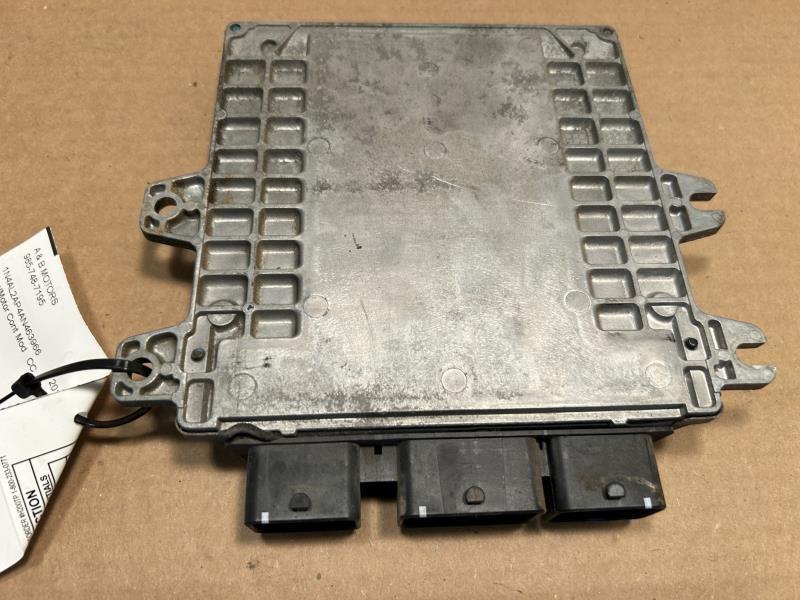 Engine Control Module (ECM/PCM) from a 2010 Nissan Altima, photo 2