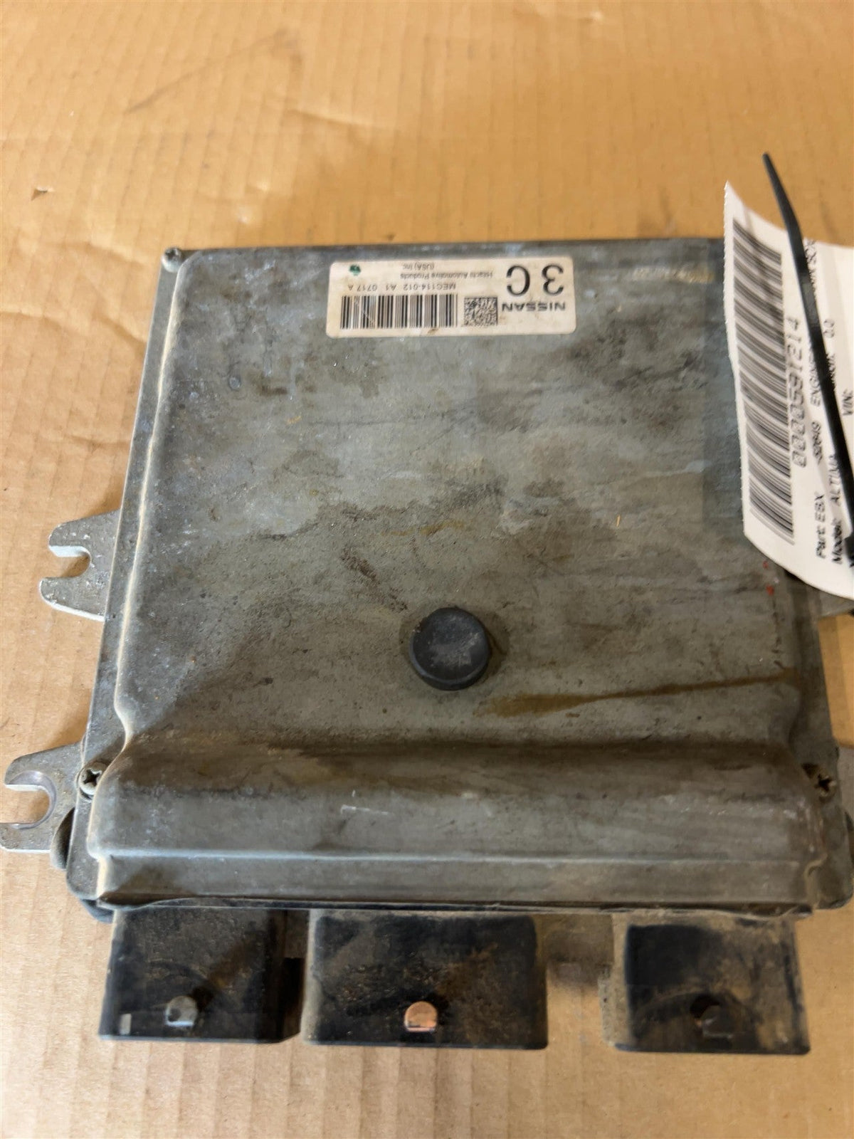 Engine Control Module (ECM/PCM) from a 2010 Nissan Altima, photo 1