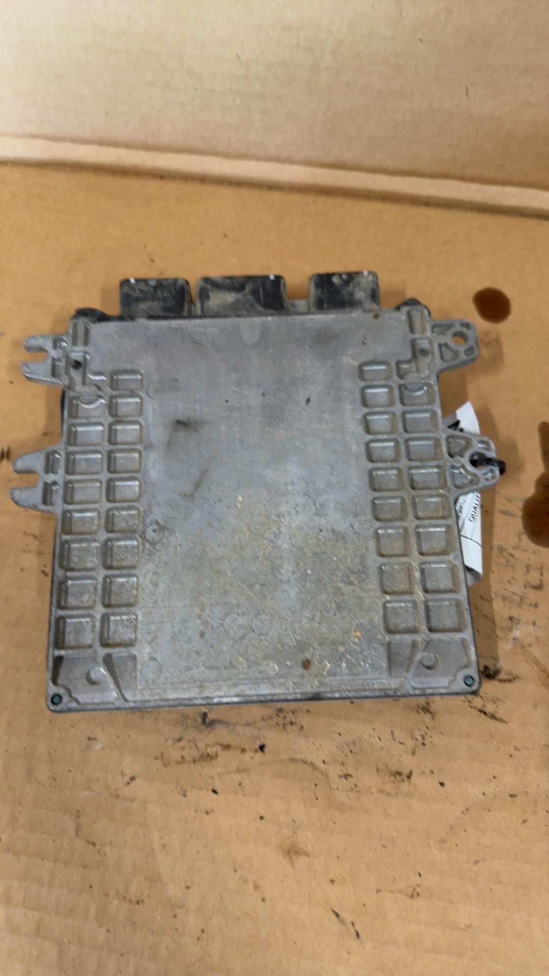 Engine Control Module (ECM/PCM) from a 2010 Nissan Altima, photo 2