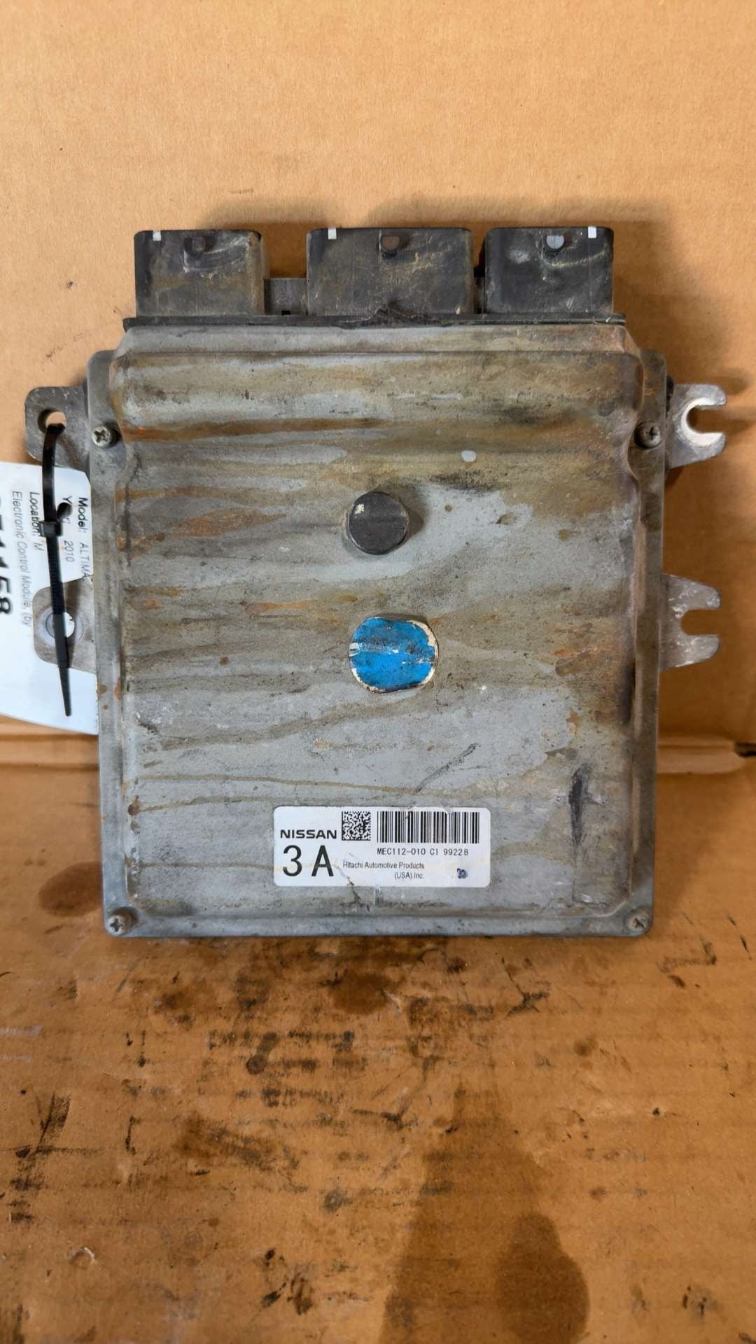 Engine Control Module (ECM/PCM) from a 2010 Nissan Altima, photo 1