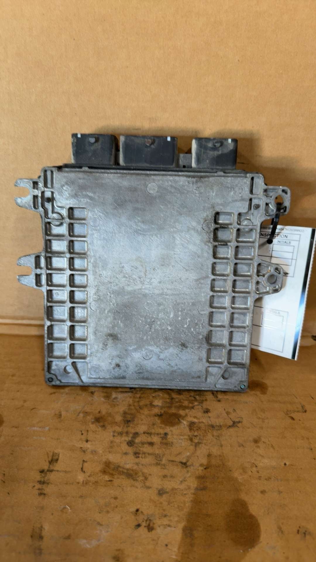 Engine Control Module (ECM/PCM) from a 2010 Nissan Altima, photo 2