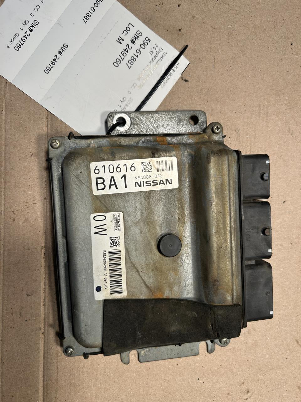 Engine Control Module (ECM/PCM) from a 2014 Nissan Altima, photo 1
