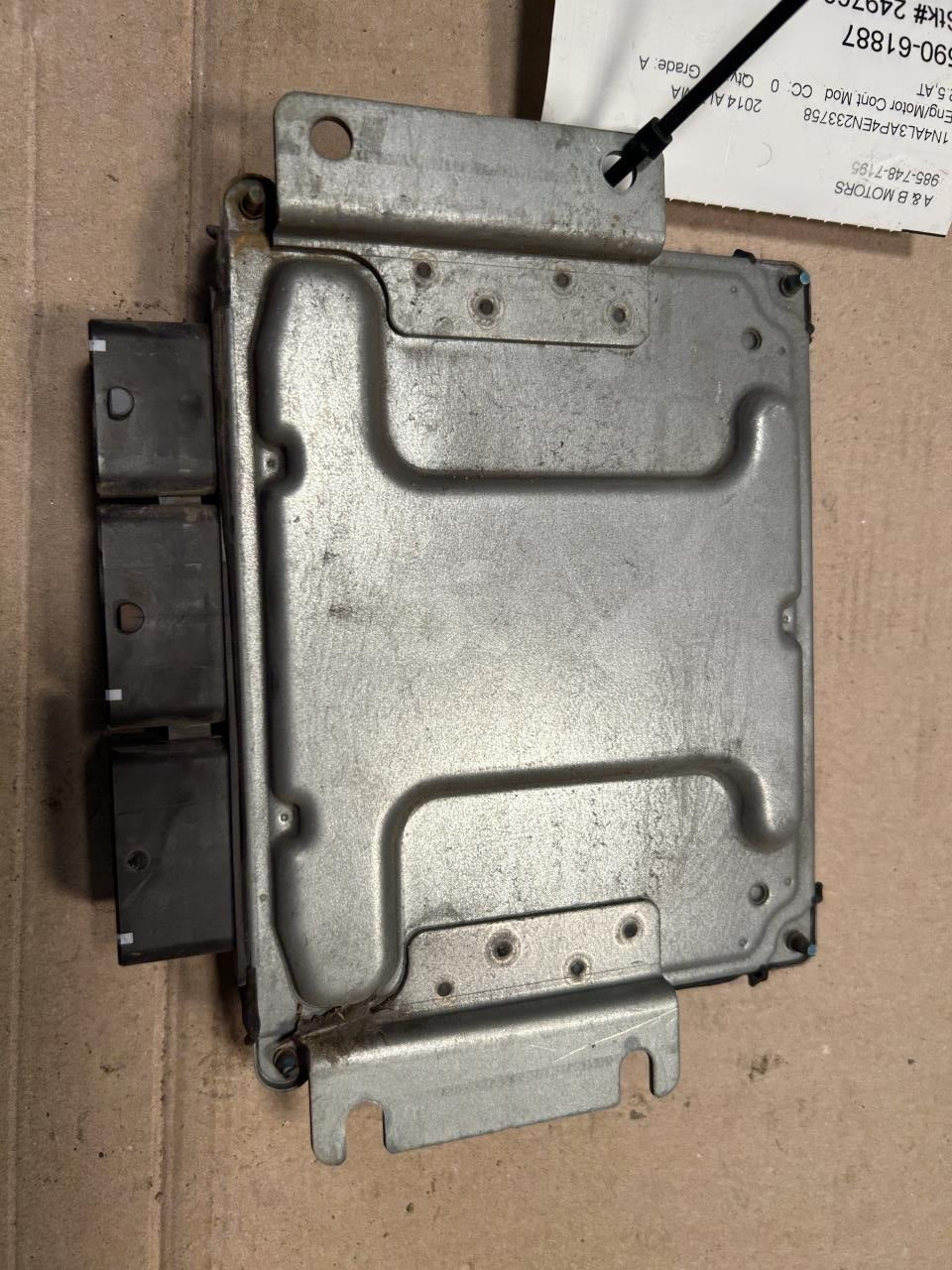 Engine Control Module (ECM/PCM) from a 2014 Nissan Altima, photo 2