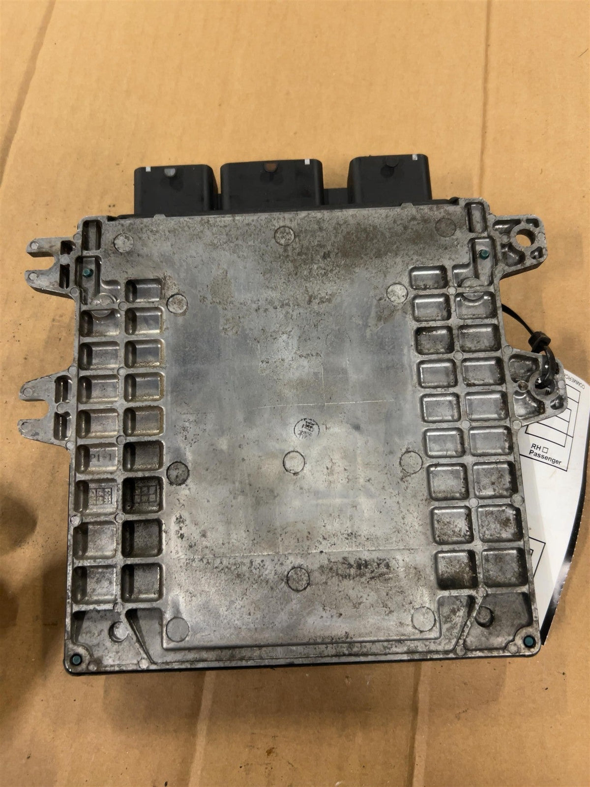 Engine Control Module (ECM/PCM) from a 2007 Nissan, photo 3