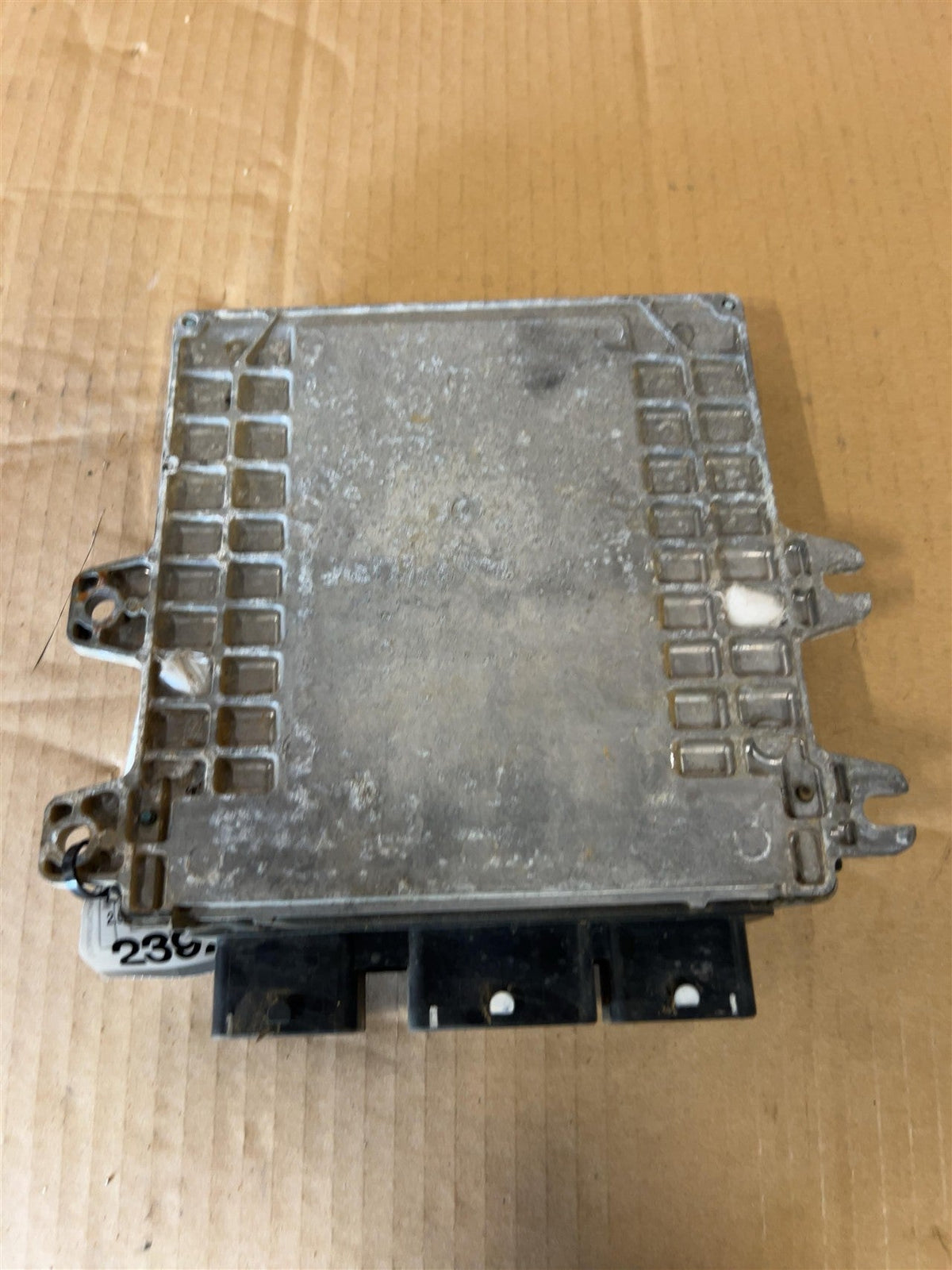 Engine Control Module (ECM/PCM) from a 2011 Nissan Altima, photo 2