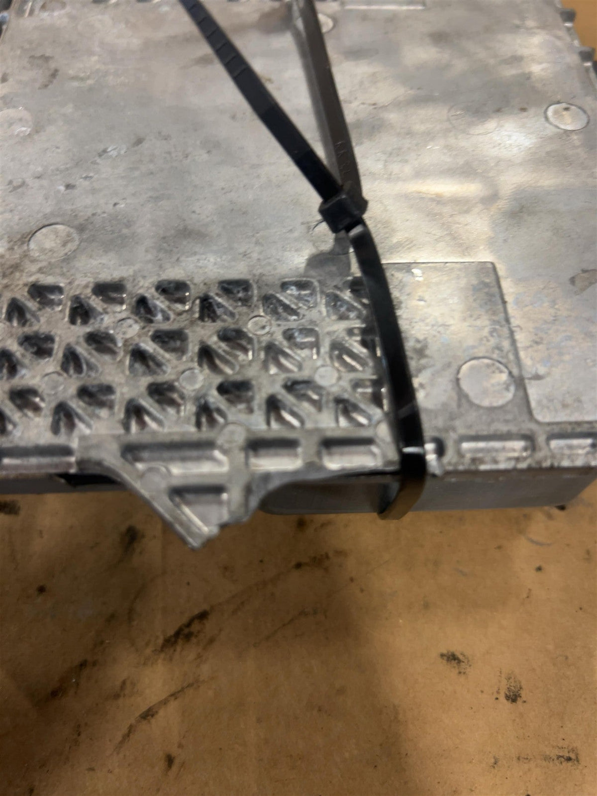 Engine Control Module (ECM/PCM) from a 2009 Infiniti G37, photo 3