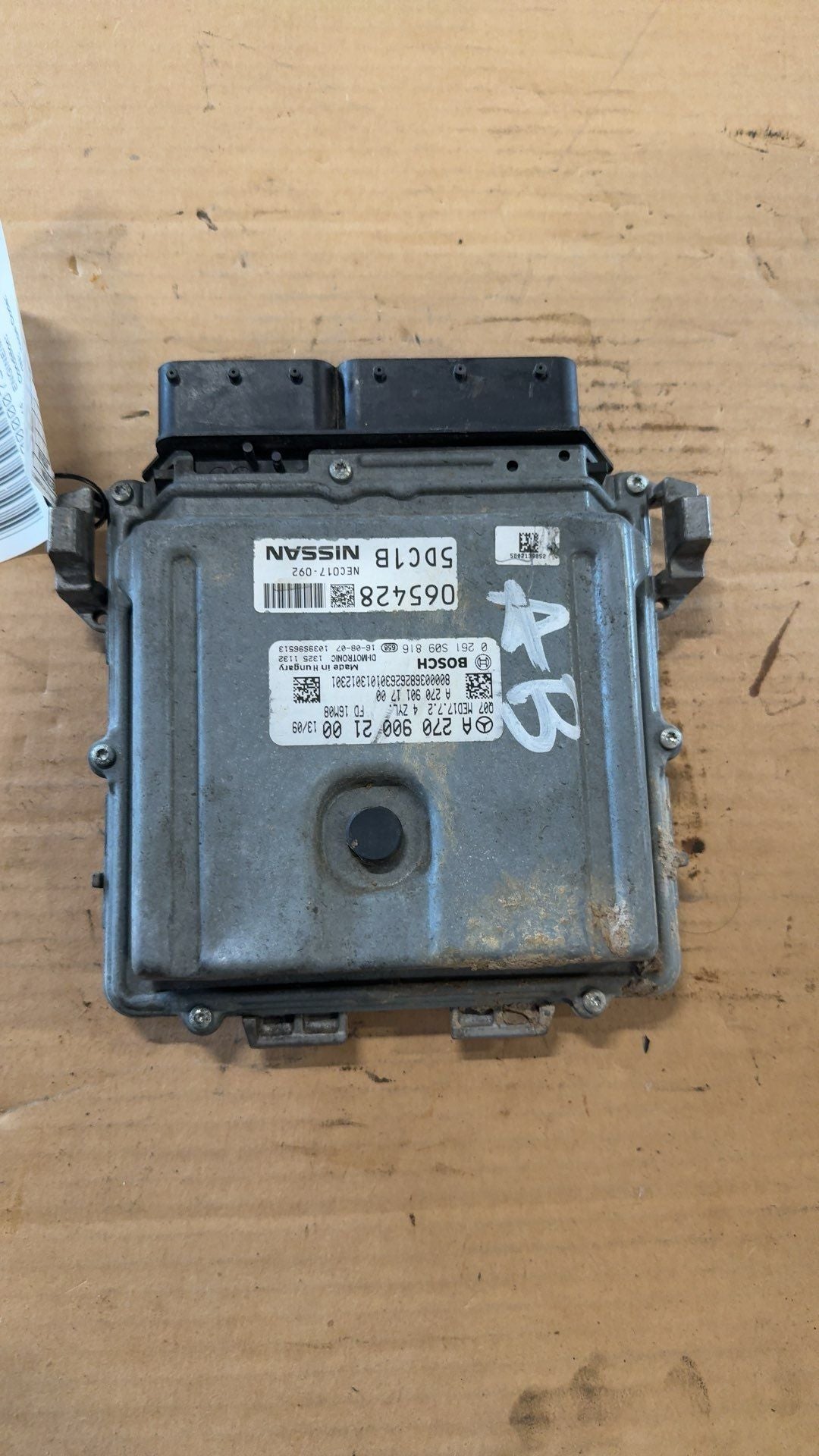 Engine Control Module (ECM/PCM) from a 2017 Infiniti QX30, photo 2