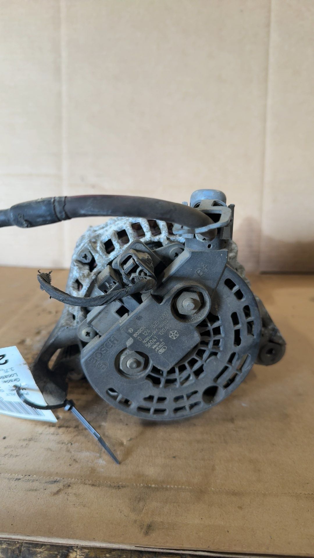 Alternator from a 2004 Dodge Ram 1500, photo 4