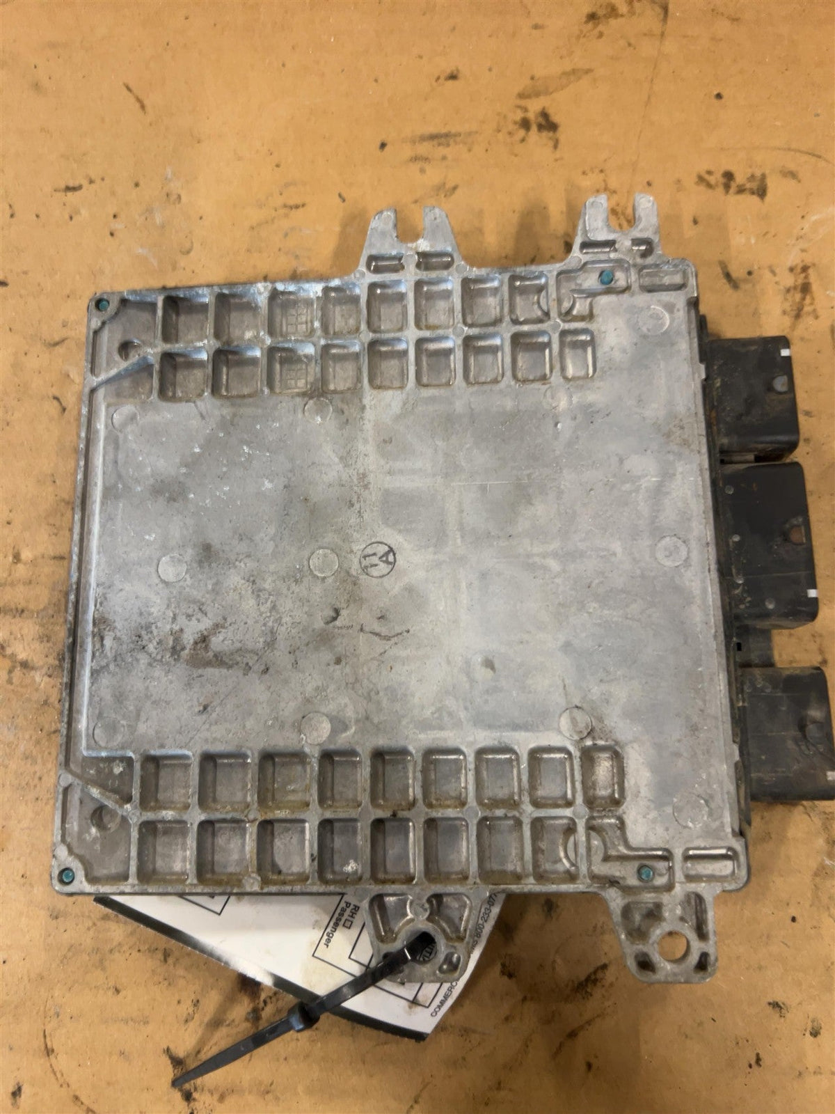 Engine Control Module (ECM/PCM) from a 2012 Nissan Maxima, photo 2