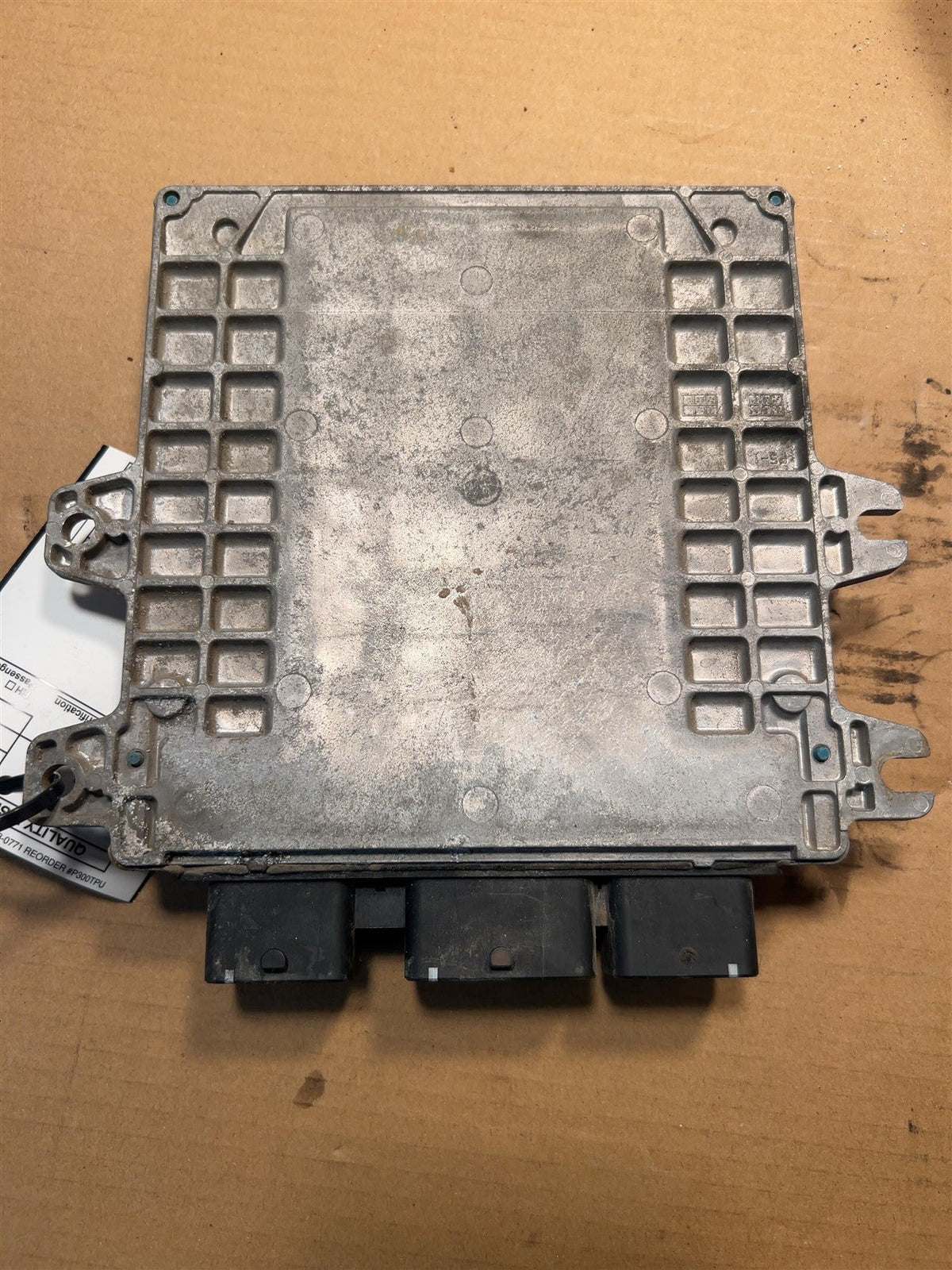 Engine Control Module (ECM/PCM) from a 2010 Nissan Maxima, photo 2