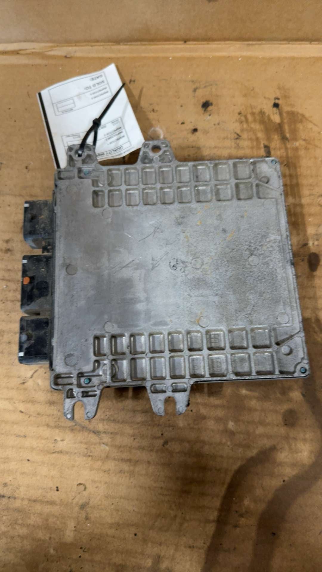 Engine Control Module (ECM/PCM) from a 2014 Nissan Maxima, photo 2