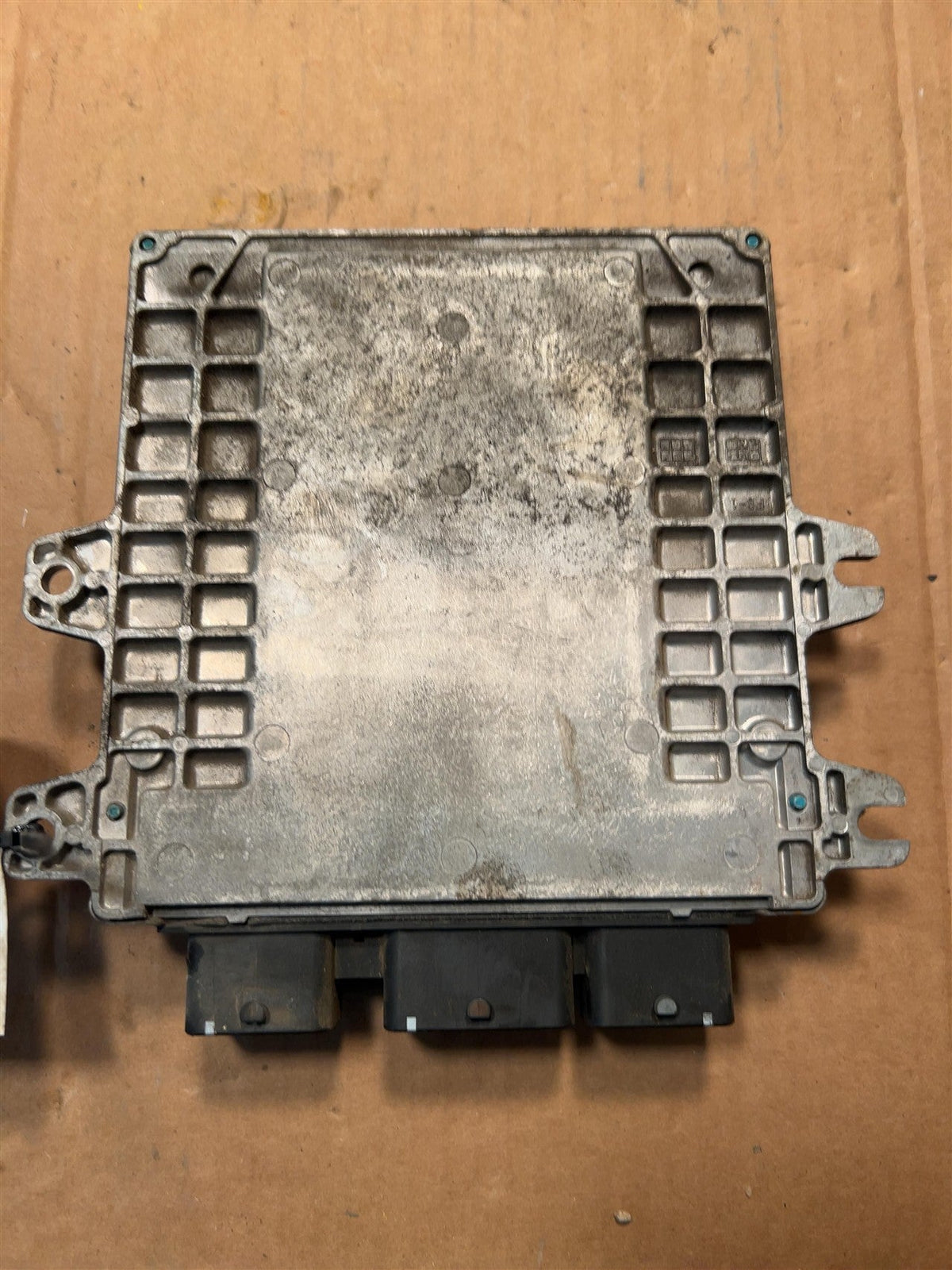 Engine Control Module (ECM/PCM) from a 2011 Nissan Maxima, photo 2