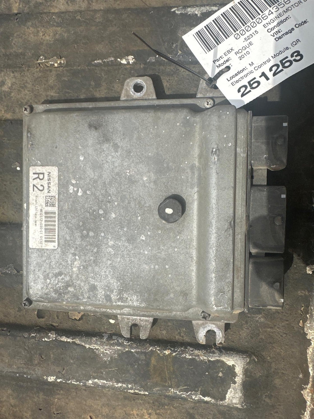 Engine Control Module (ECM/PCM) from a 2010 Nissan Rogue, photo 1