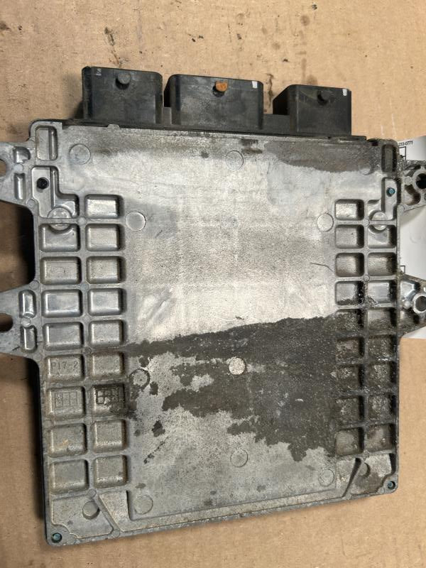 Engine Control Module (ECM/PCM) from a 2014 Nissan Rogue, photo 2
