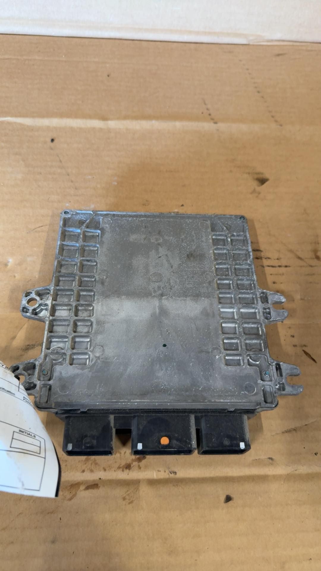 Engine Control Module (ECM/PCM) from a 2015 Nissan Rogue, photo 2