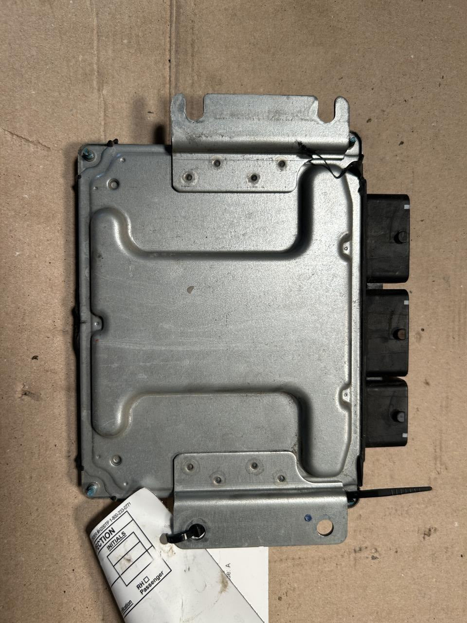 Engine Control Module (ECM/PCM) from a 2017 Nissan Sentra, photo 2