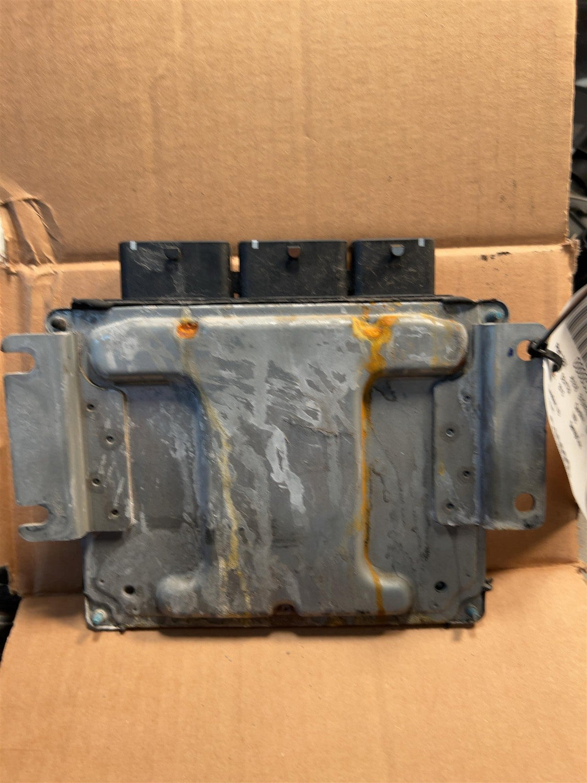 Engine Control Module (ECM/PCM) from a 2015 Nissan Sentra, photo 2