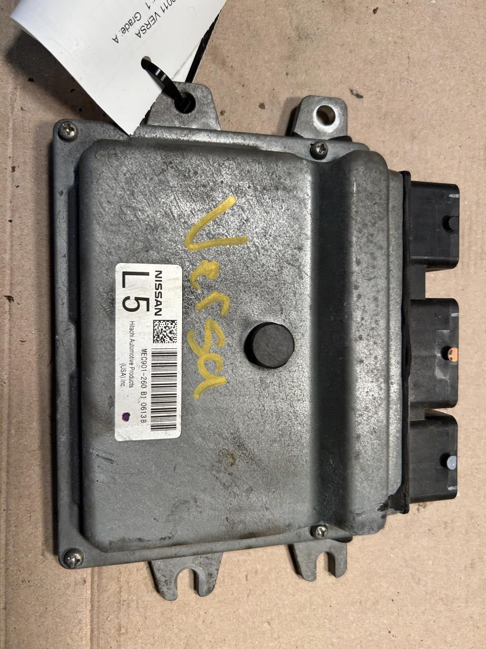 Engine Control Module (ECM/PCM) from a 2011 Nissan Versa, photo 1