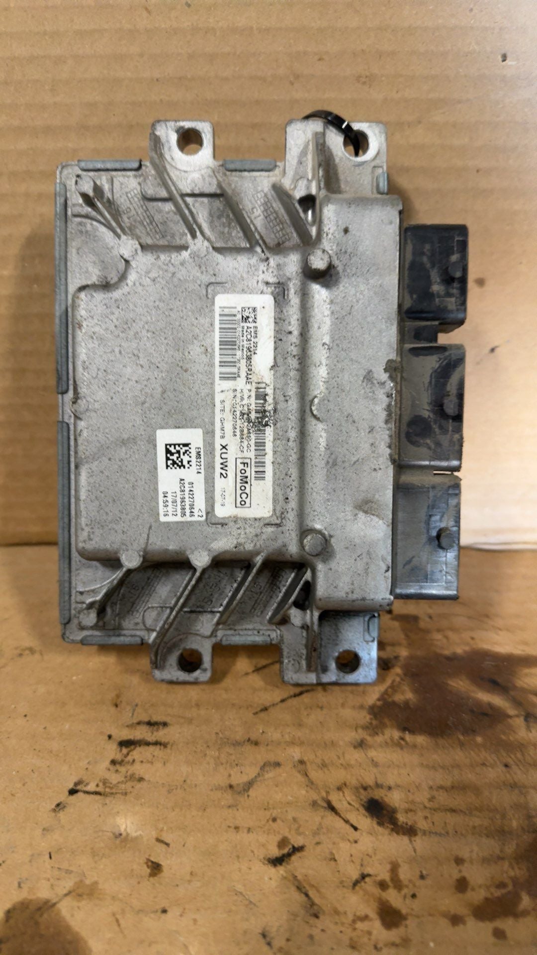 Engine Control Module (ECM/PCM) from a 2017 Ford Fiesta, photo 2