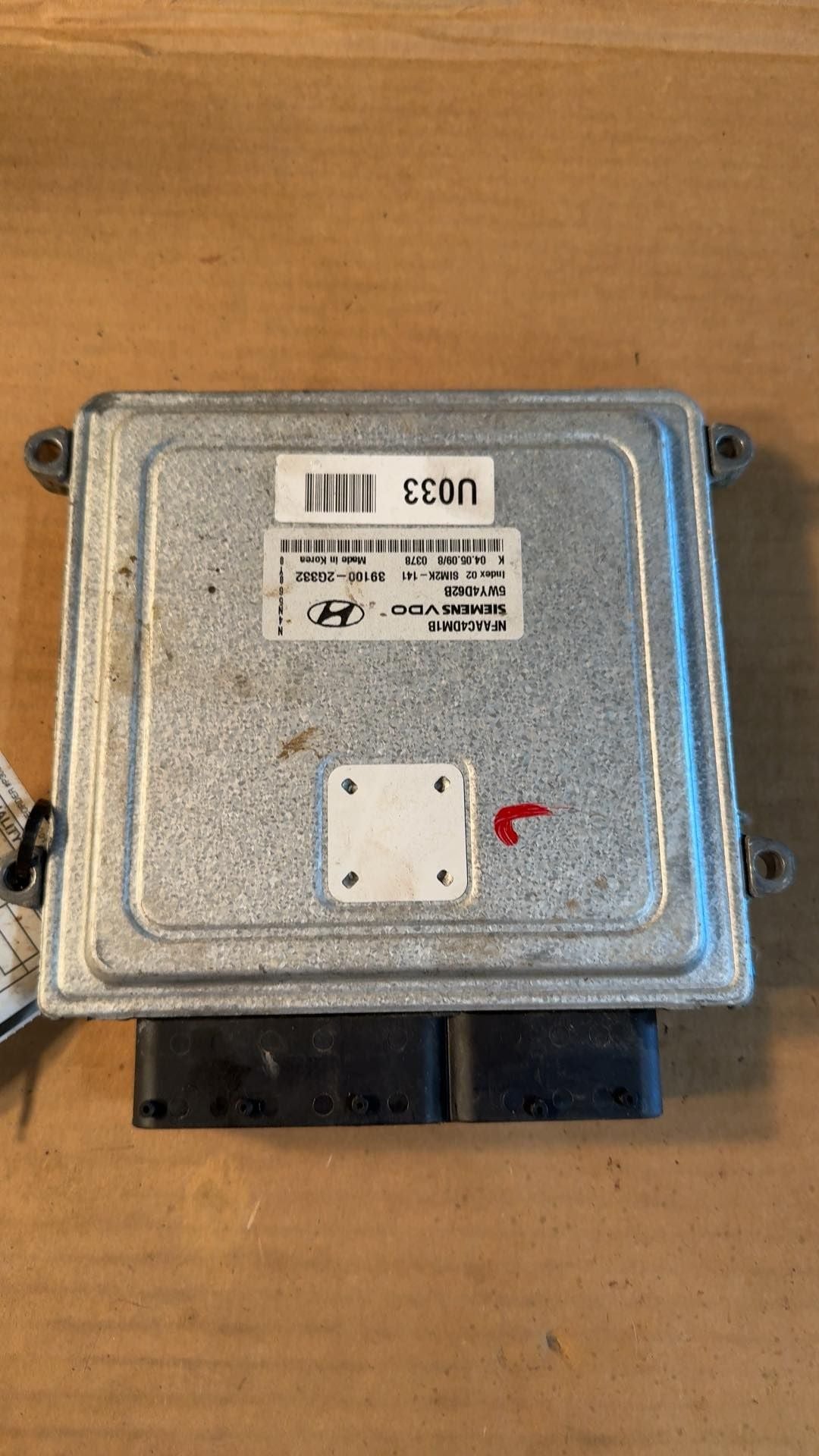 Engine Control Module (ECM/PCM) from a 2010 Hyundai Sonata, photo 2